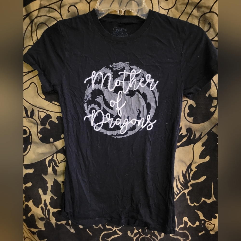 Mother of dragons t-shirt size small